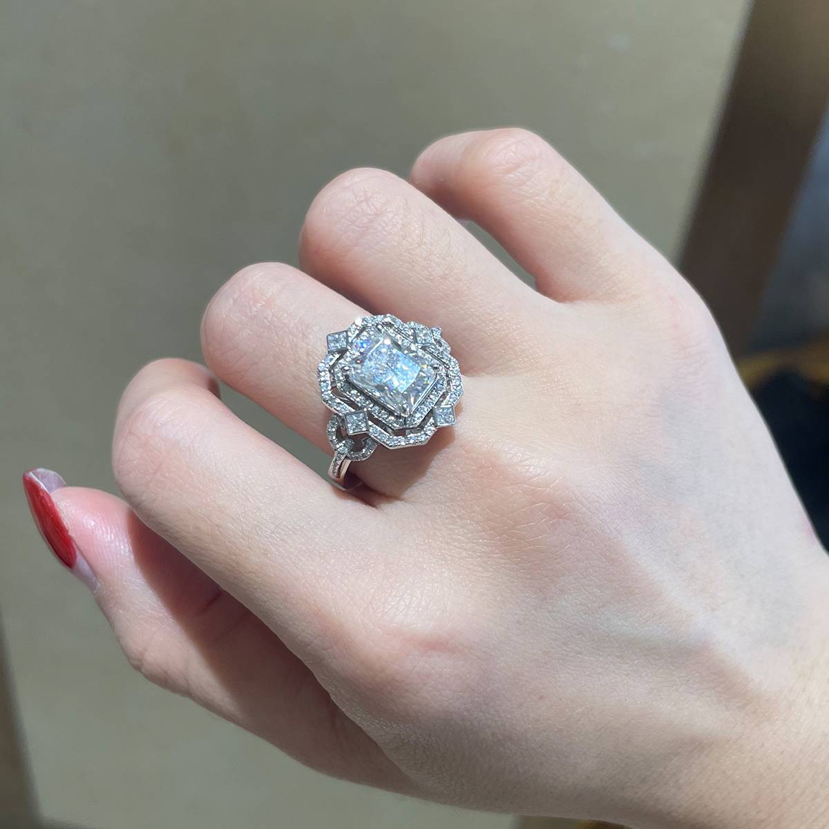 祖母绿切割女戒S925银镀白金定制选款主石莫桑钻3.0ct/副石高碳钻